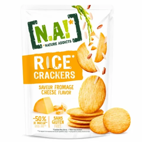 Paquet de N.A! Rice Crackers saveur fromage sans gluten 85g sur fond blanc