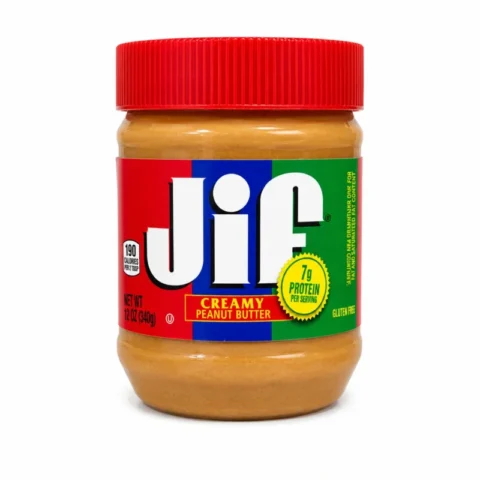 Pot de beurre de cacahuète crémeux Jif sans gluten 340g sur fond blanc.