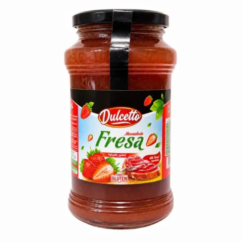 Pot de confiture de fraise Dulcetto 620g sans gluten sur fond blanc