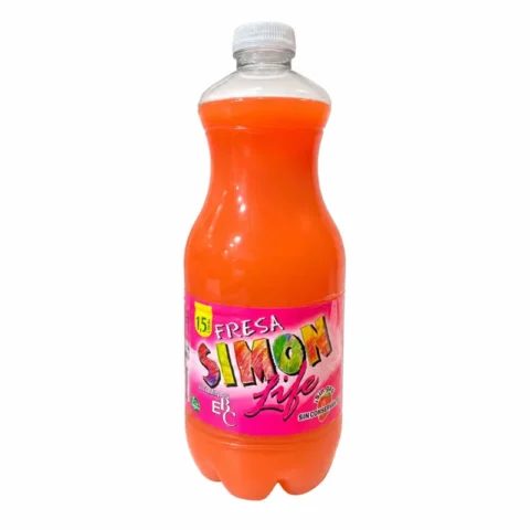 Bouteille de boisson Simon Life saveur fraise sans gaz 1,5L sur fond blanc
