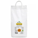 Sac de farine de maïs jaune sans gluten Peau et Miel 5kg sur fond blanc