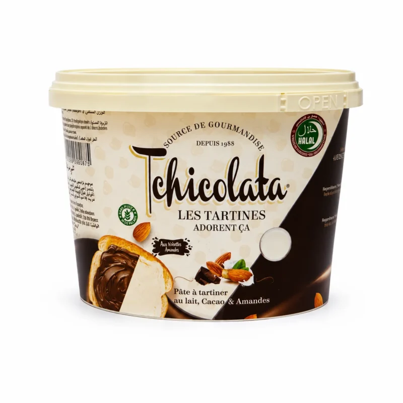 tchicolata lait cacao amande 450g Pot de pâte à tartiner Chicolata au lait, cacao et amandes 450g sans gluten sur fond blanc
